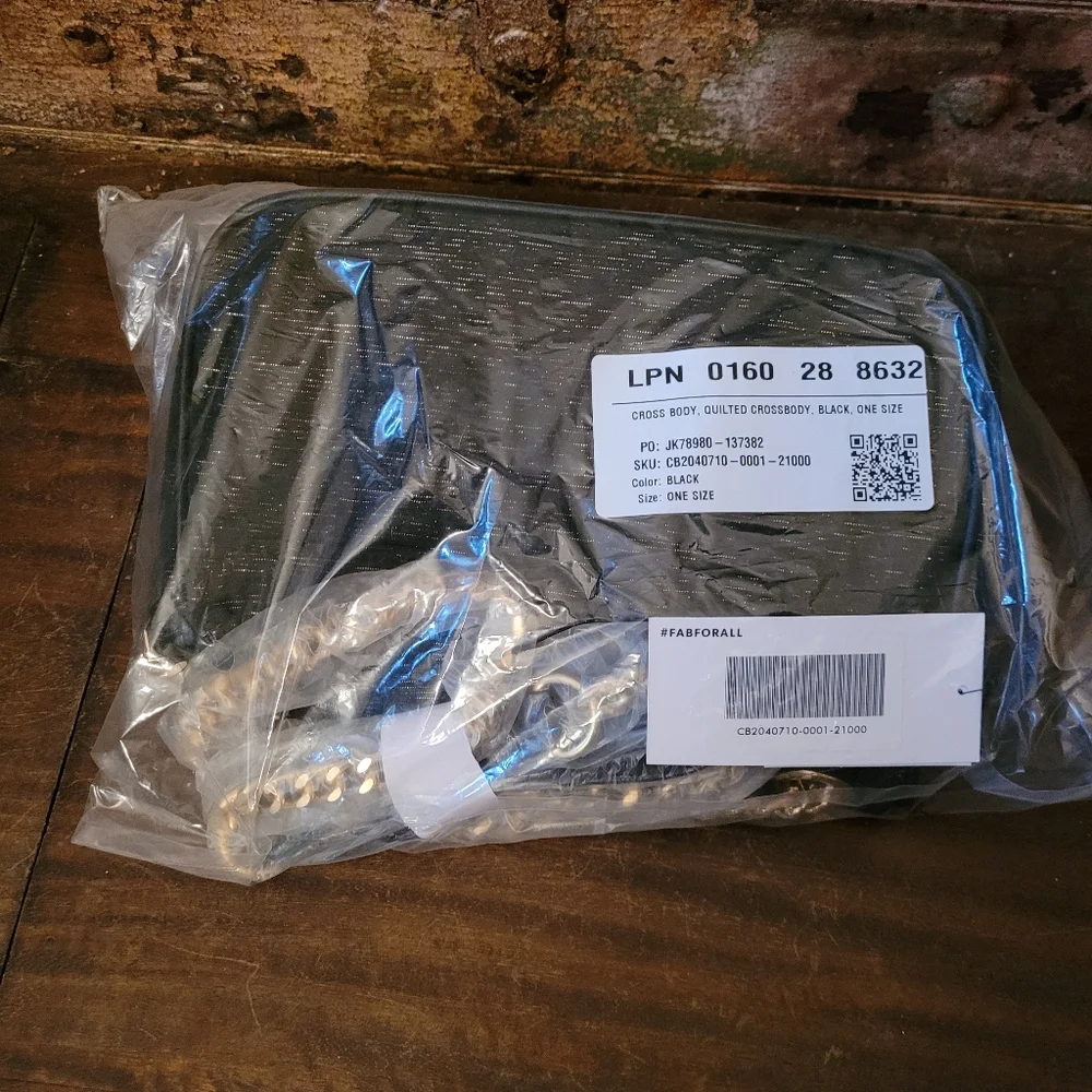 NEW black & gold quilted purse - Picture 2 of 5